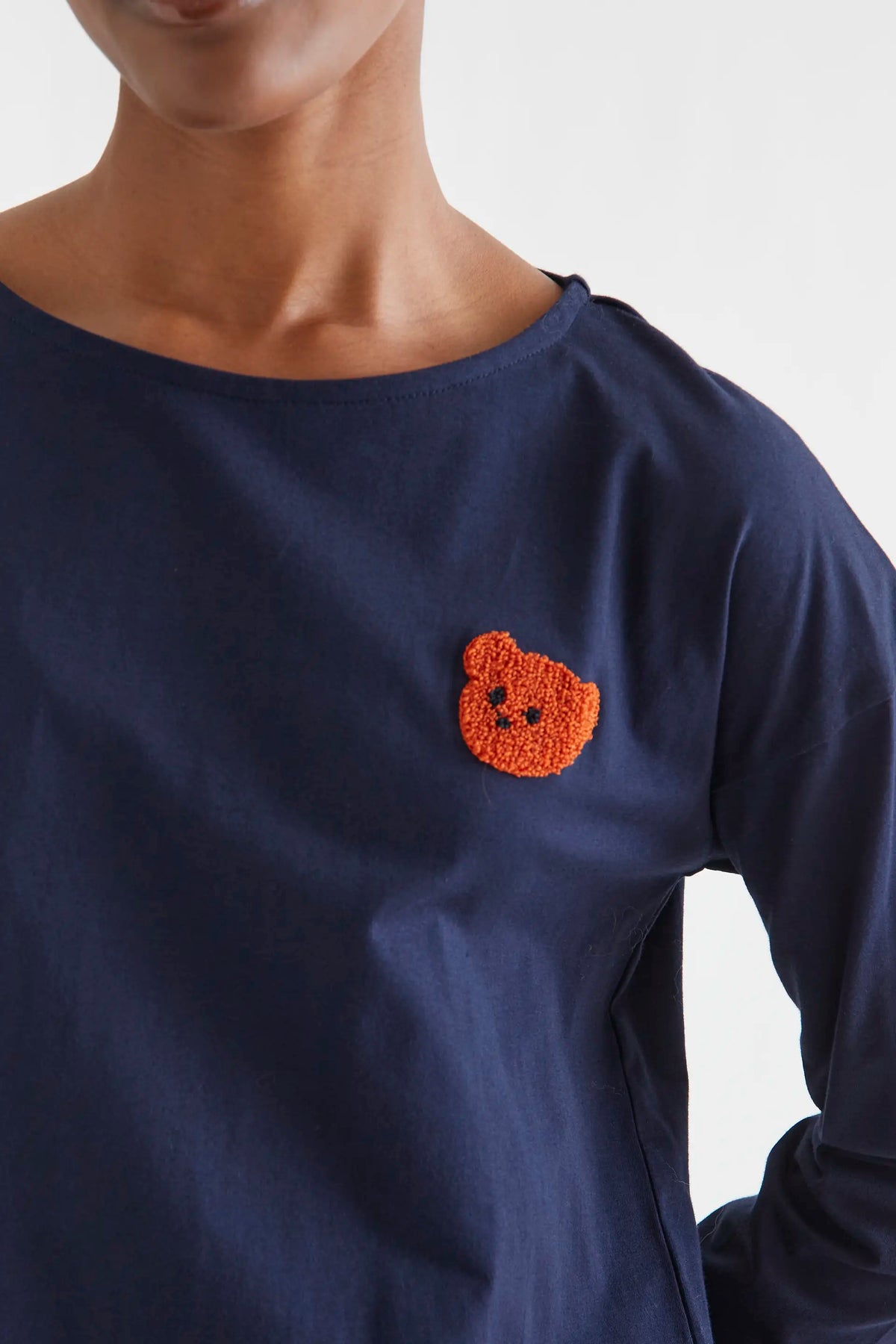 100% cotton navy blue T-shirt with bear patch