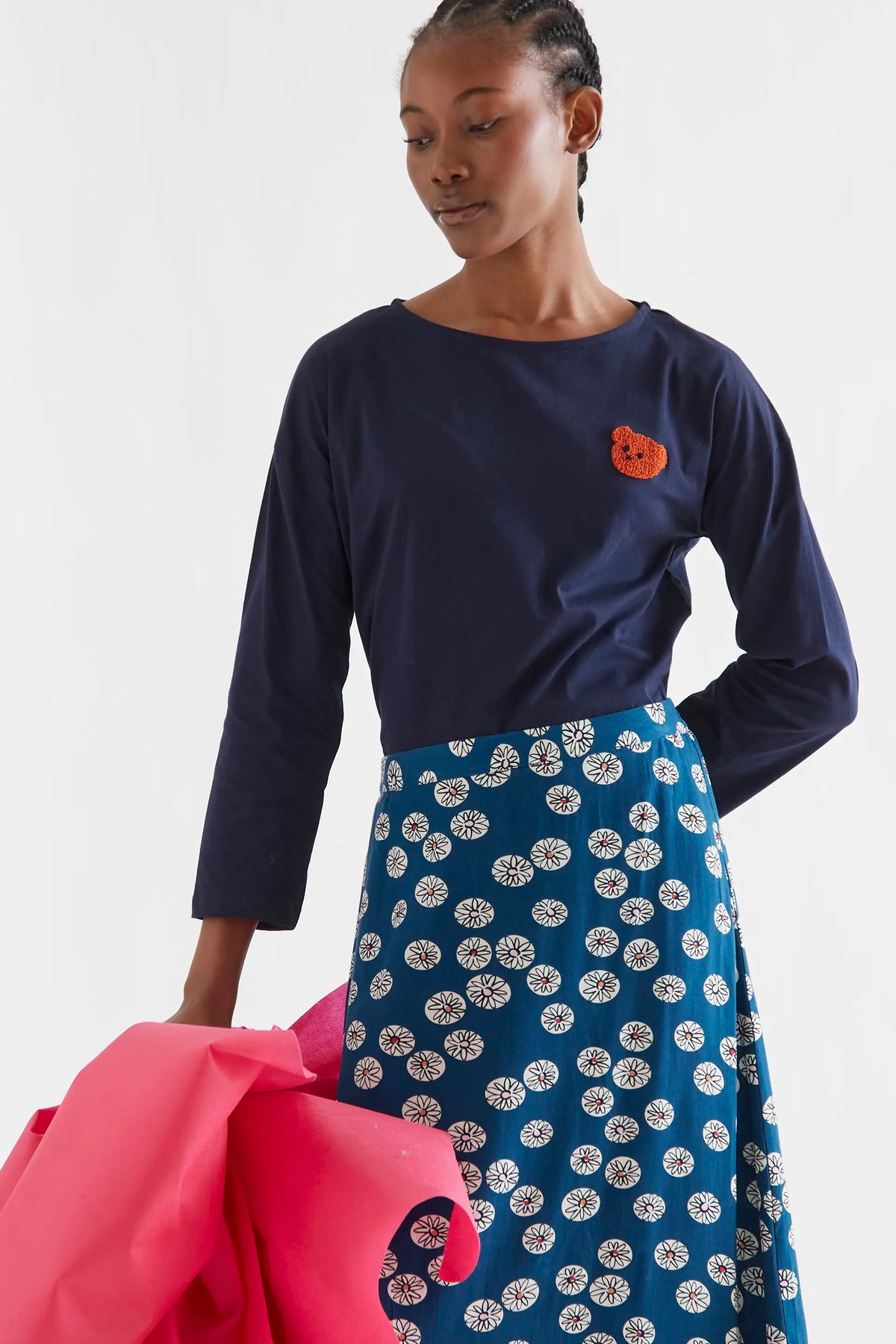100% cotton navy blue T-shirt with bear patch