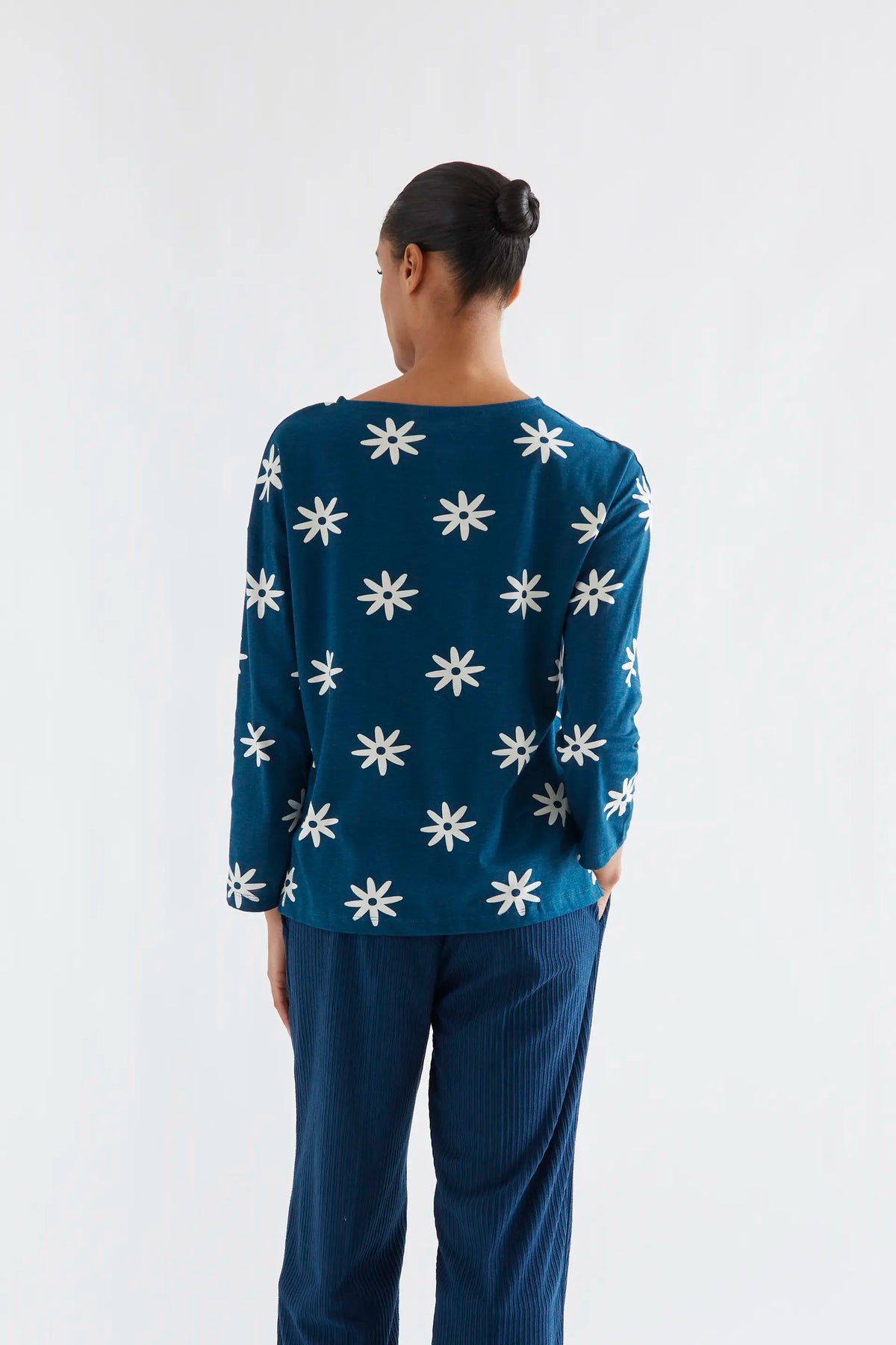 100% cotton T-shirt with Carthamus print