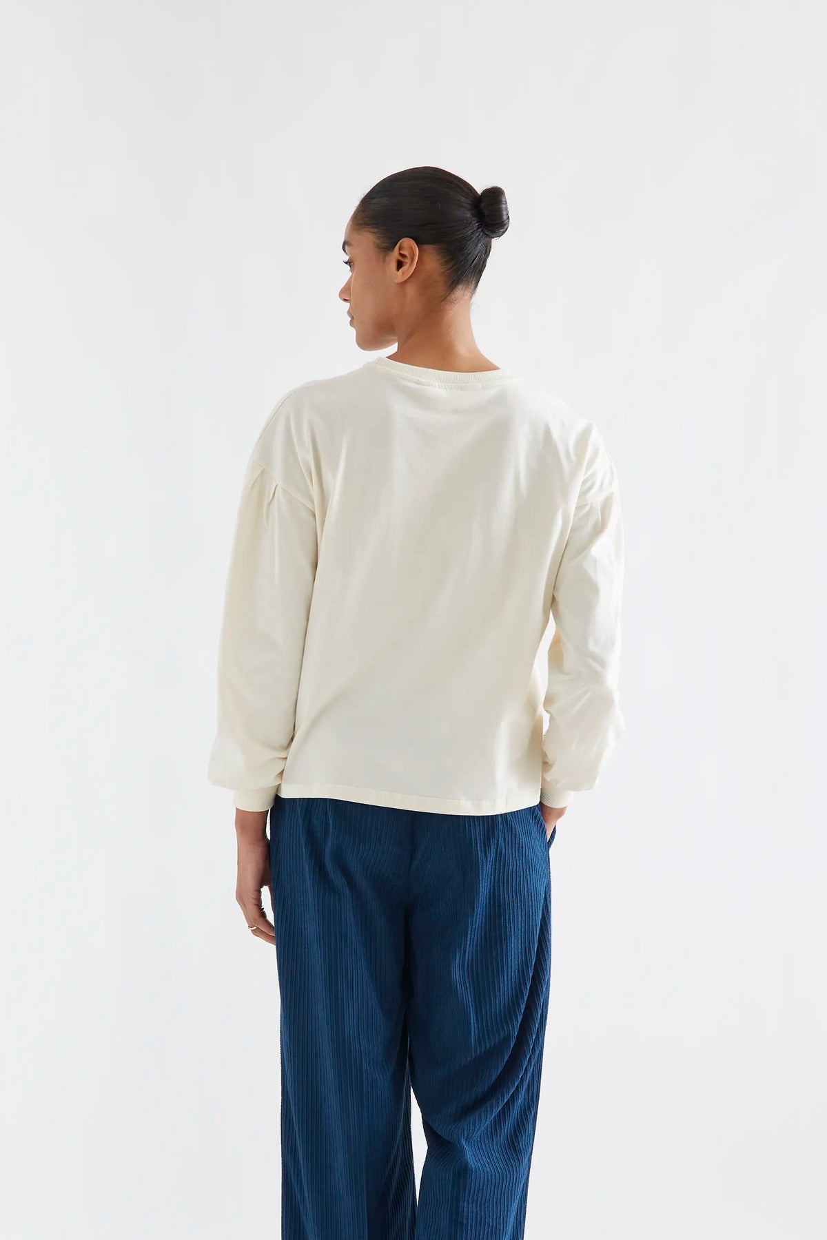 Off-white 100% cotton T-shirt with Bear print