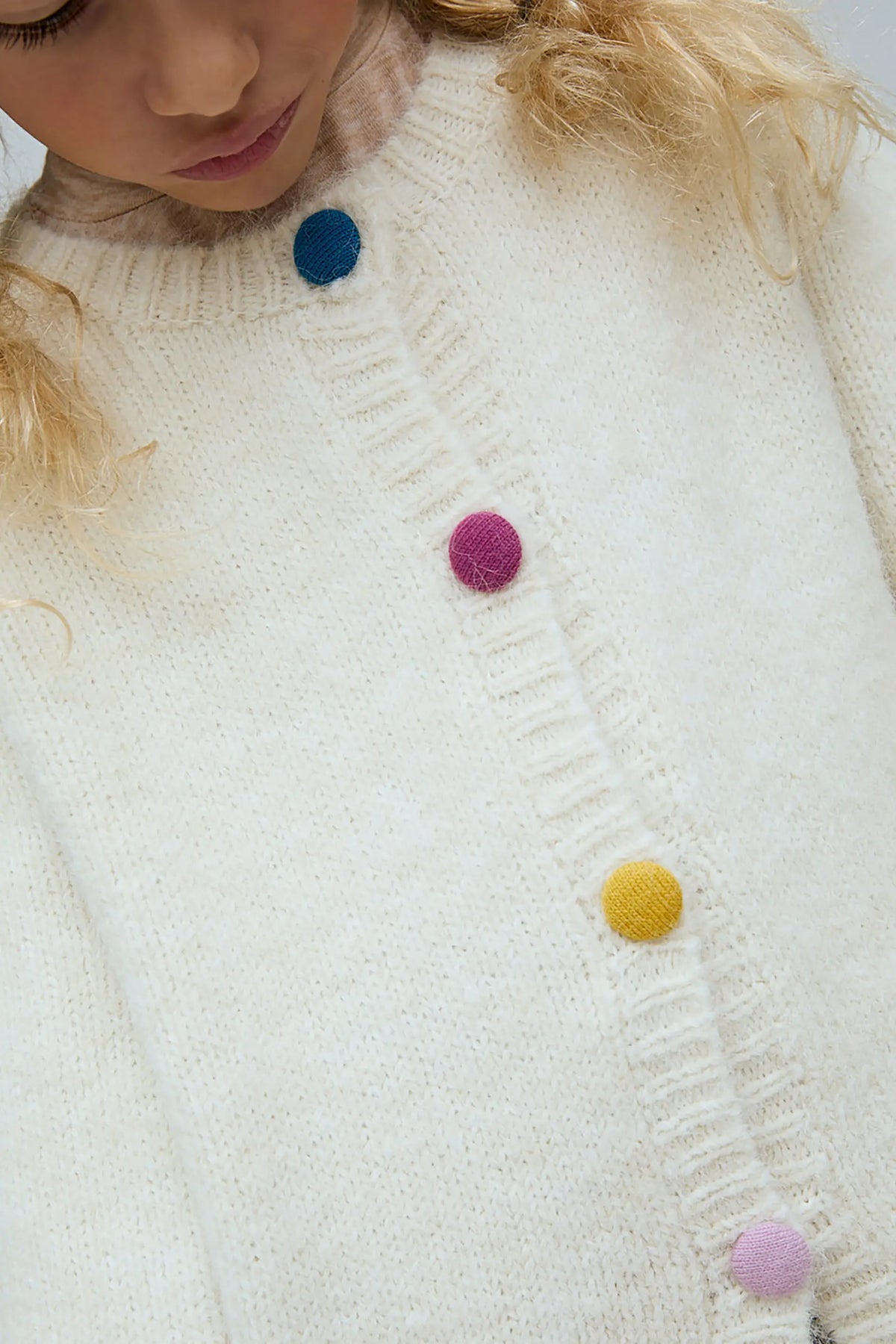 Cardigan bianco sporco bambina in misto lana con bottoni multicolore