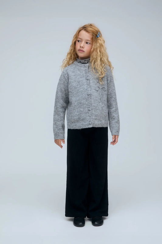Cárdigan gris de niña con bordado en forma de flor