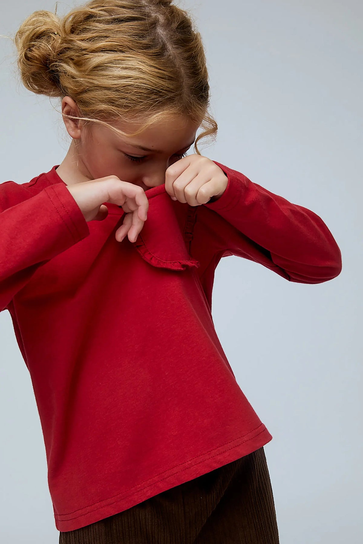 Camiseta roja 100% algodón de niña con bolsillo