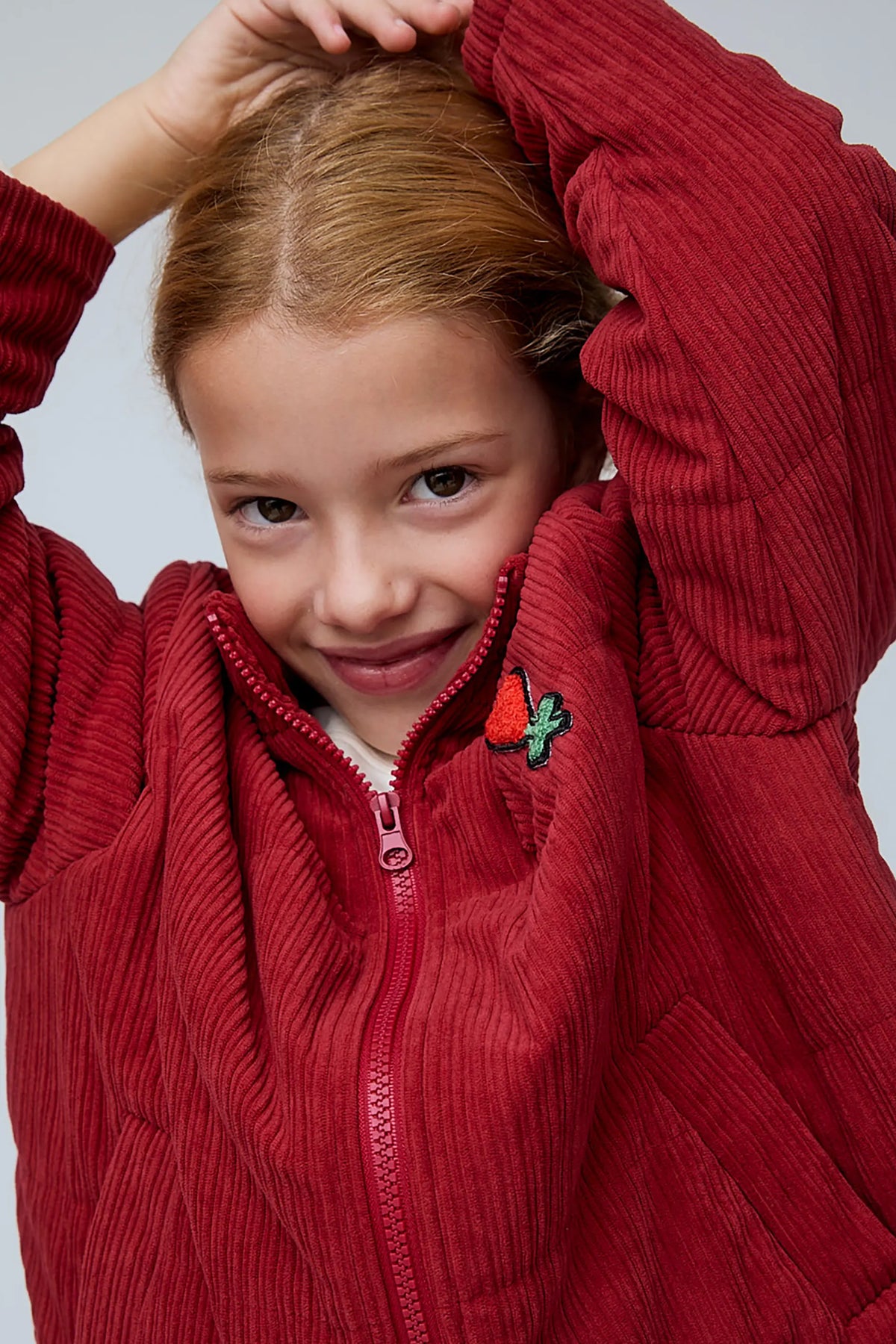 Abrigo de niña de pana rojo con parche Ciclamen