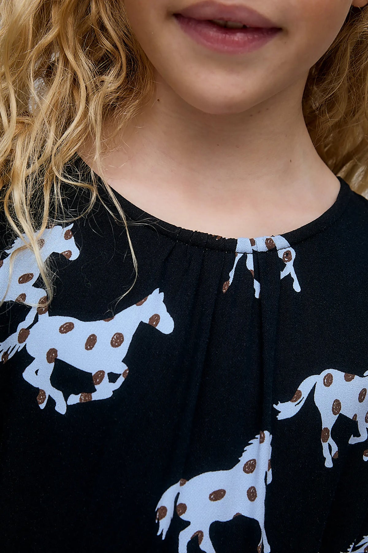 Vestido corto de niña con estampado Horse