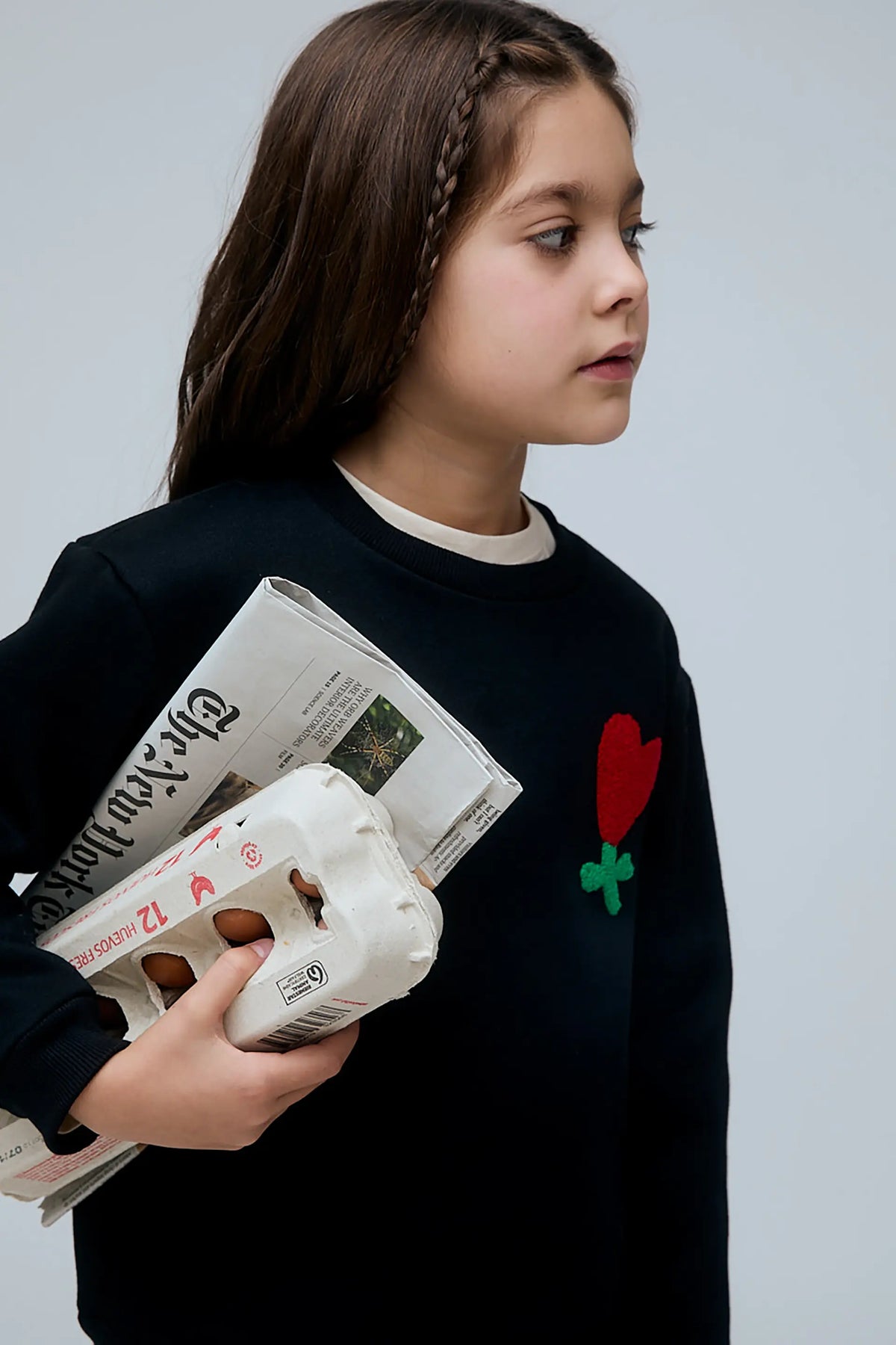 Girls' sweatshirt with cyclamen patch