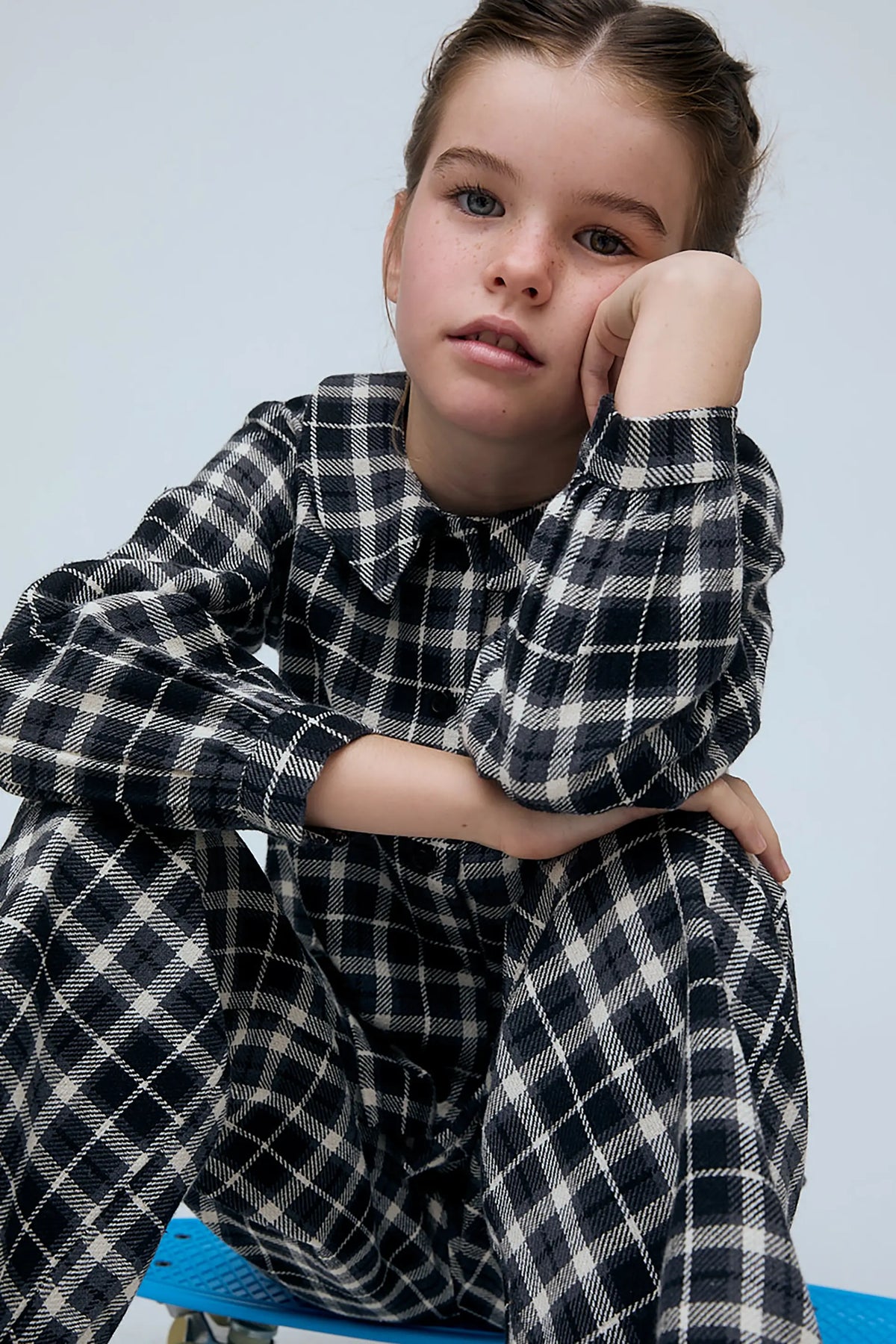 Girls' 100% cotton shirt with black and white plaid print