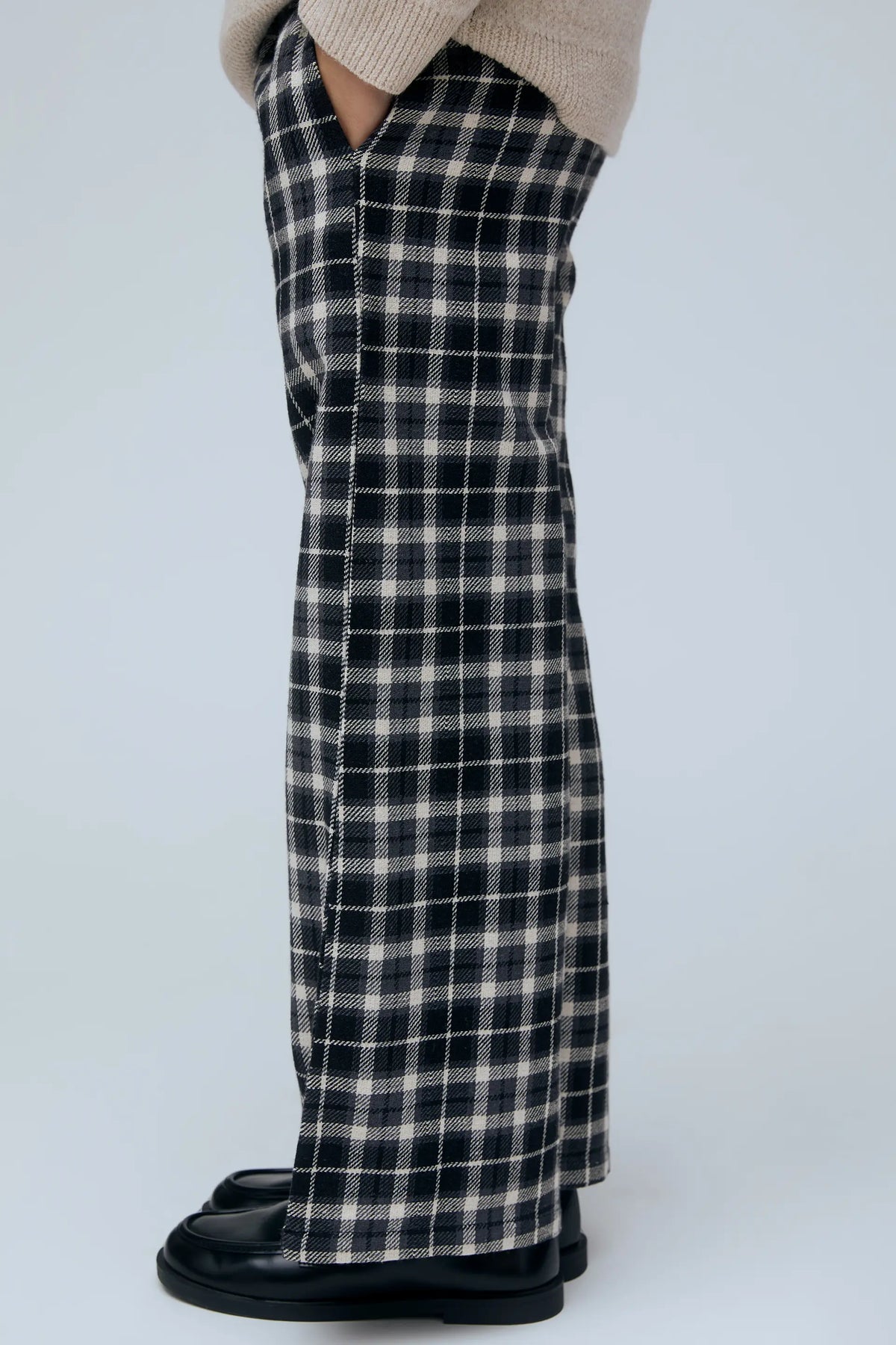 Girl's 100% cotton black and white plaid pants